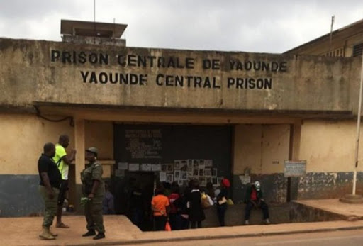 Entrée principale de la prison centrale de Kondengui