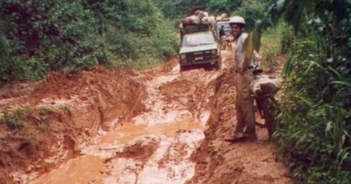 Route Ebolowa-Kribi Akom II au Cameroun