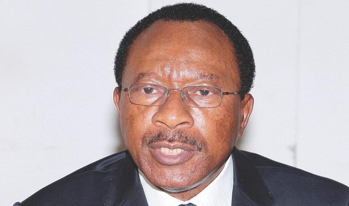 Le ministre des Travaux publics Emmanuel Nganou Djoumessi